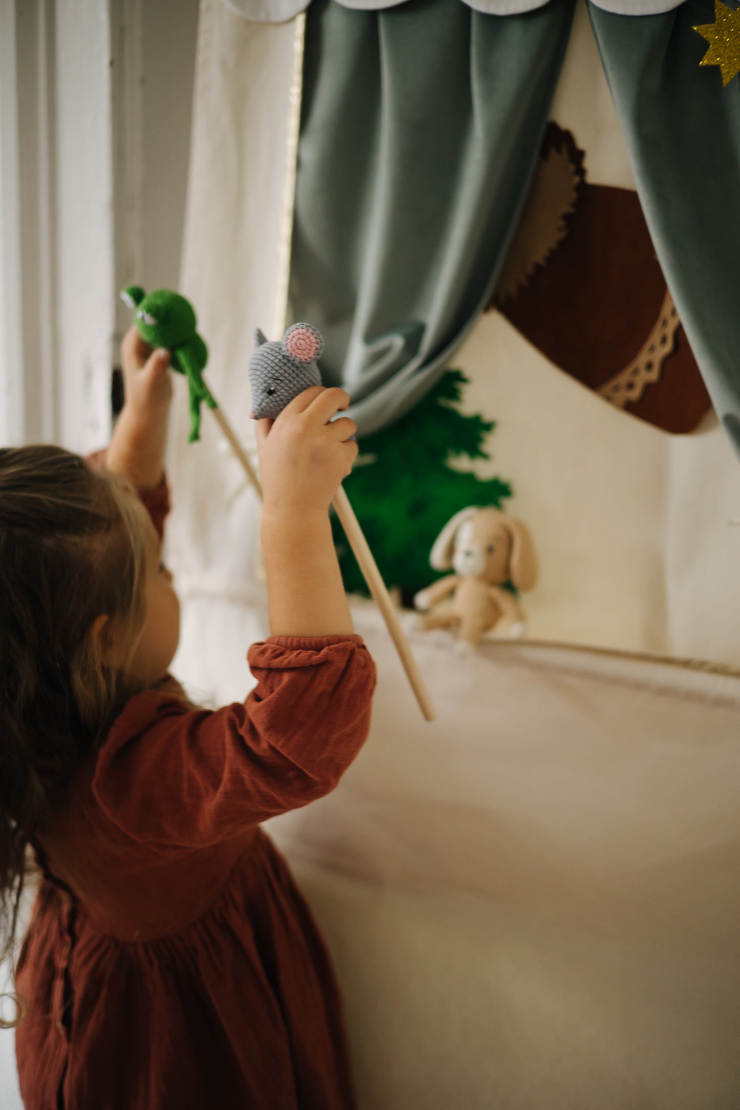 Doorway puppet theatre Pistachio & Puppet