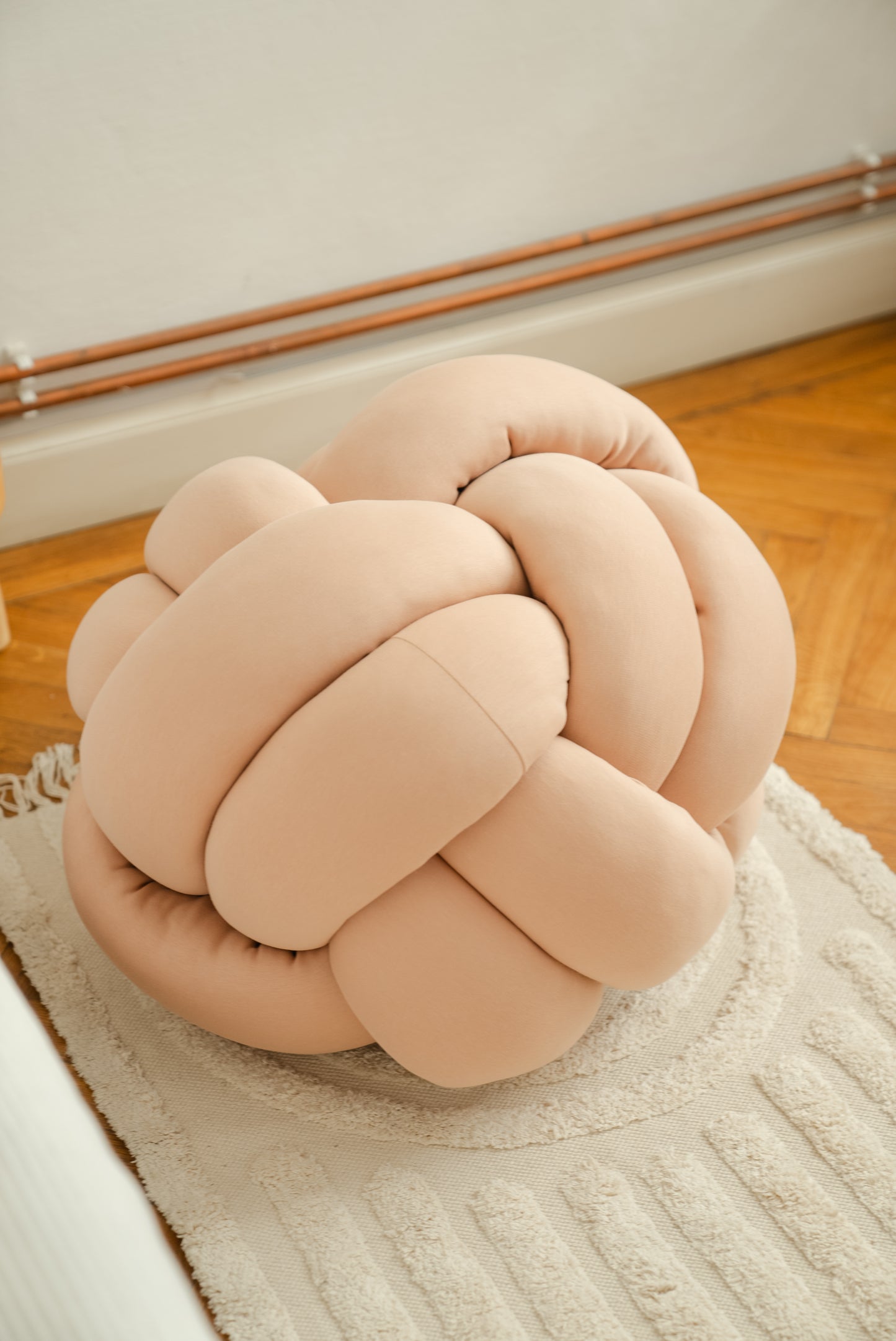 Knot pouf