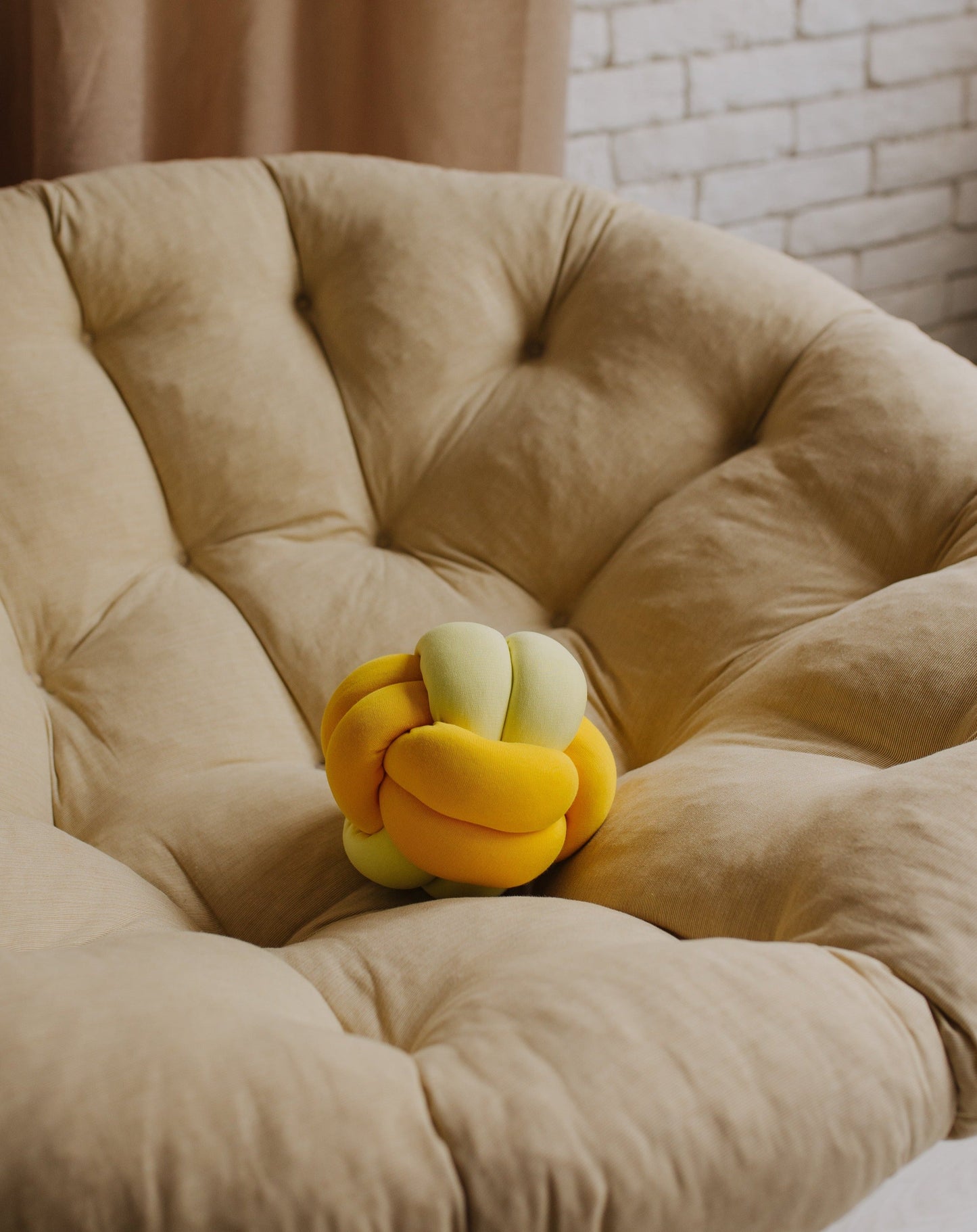 Knot pillow "Ball"