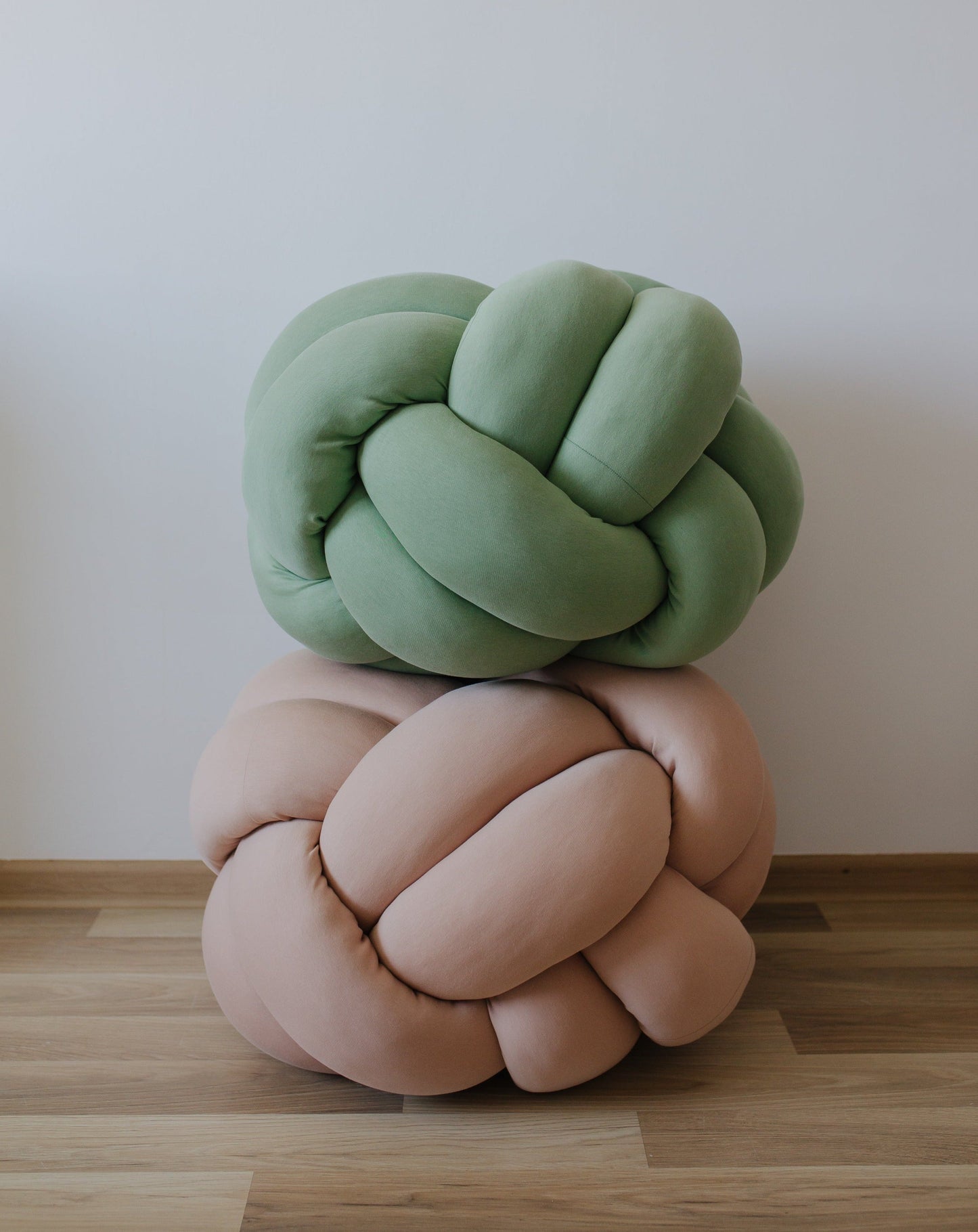 Knot pouf