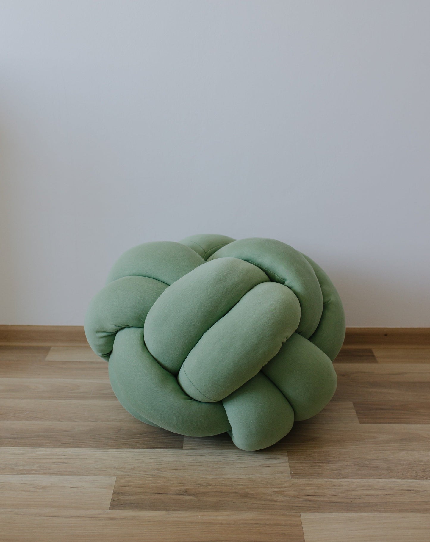 Knot pouf