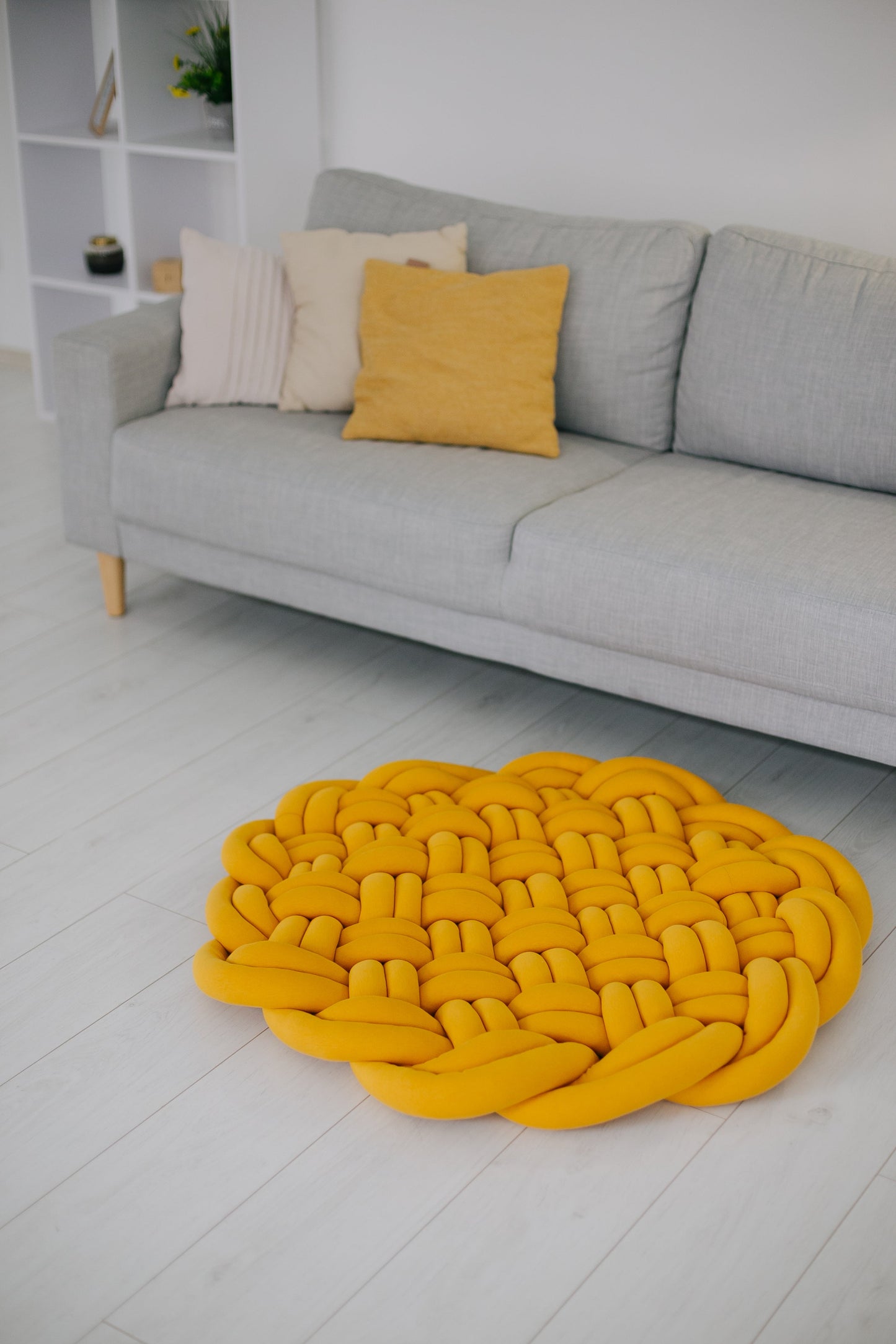 Braided round rug