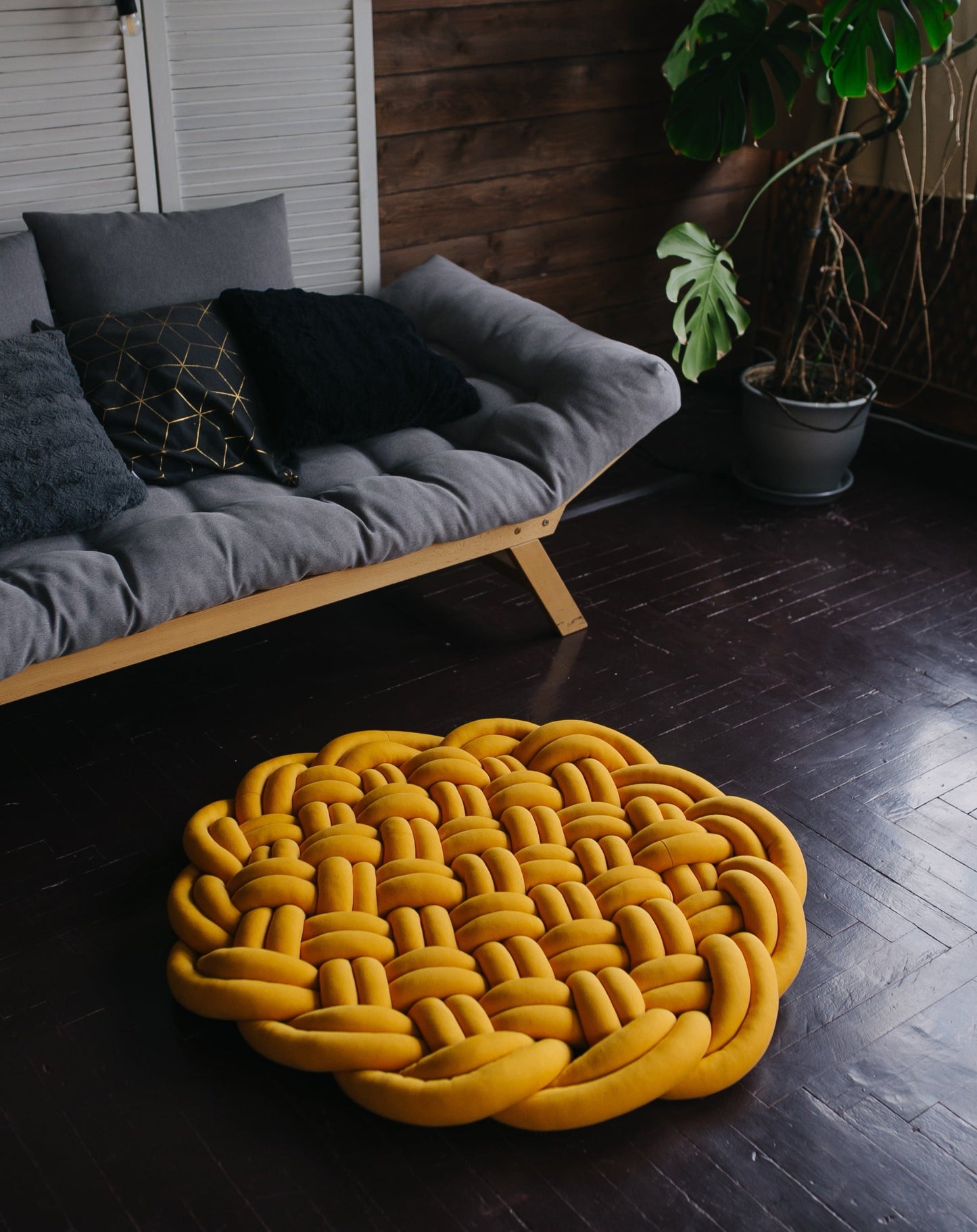 Braided round rug