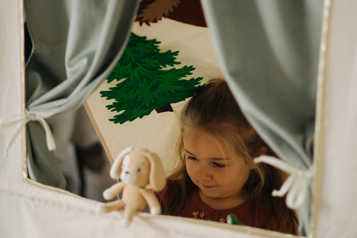 Doorway puppet theatre Pistachio & Puppet