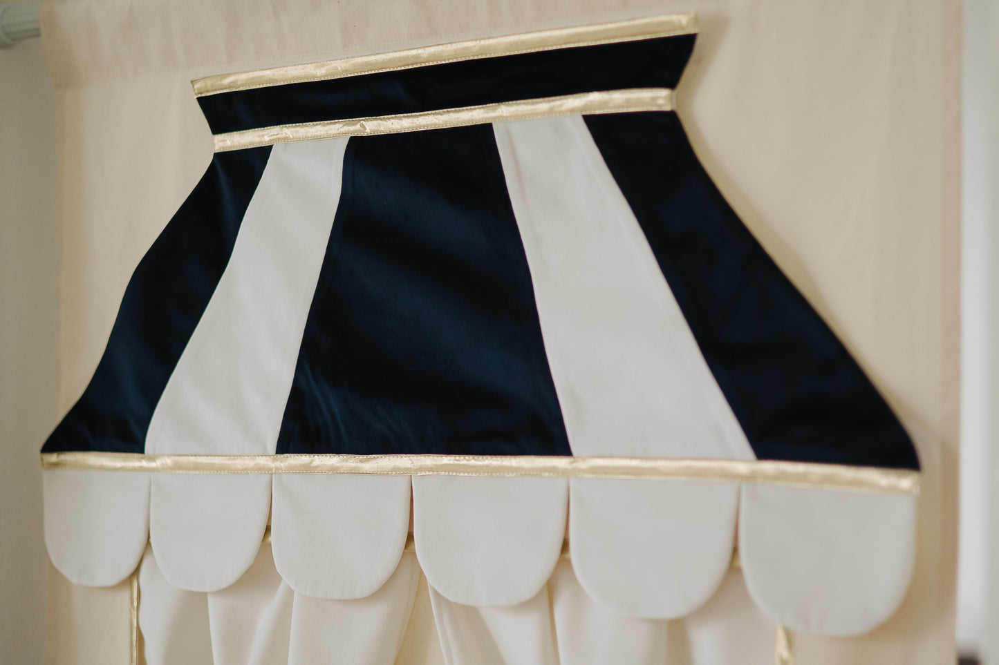 Doorway puppet theatre Navy blue & Puppet