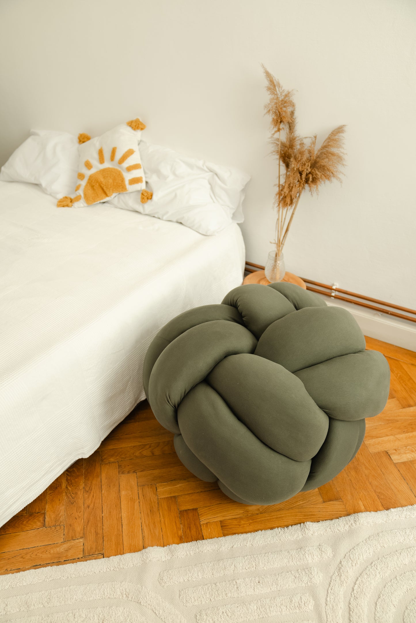 Knot pouf