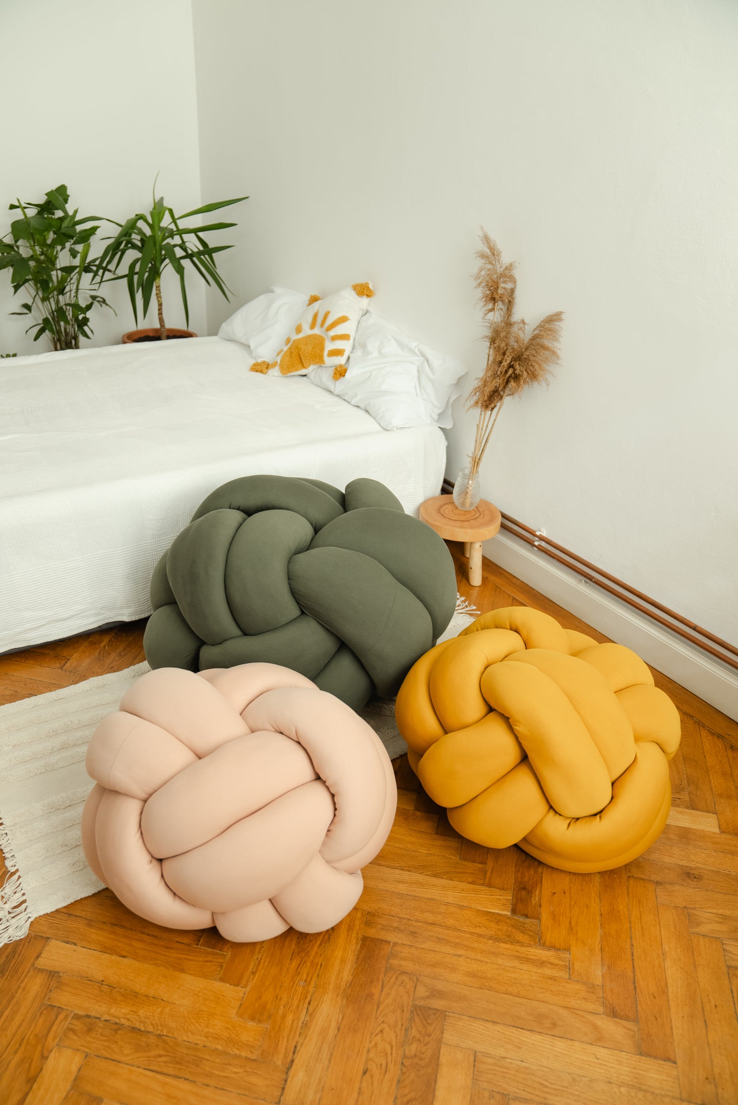 Knot pouf Mustard