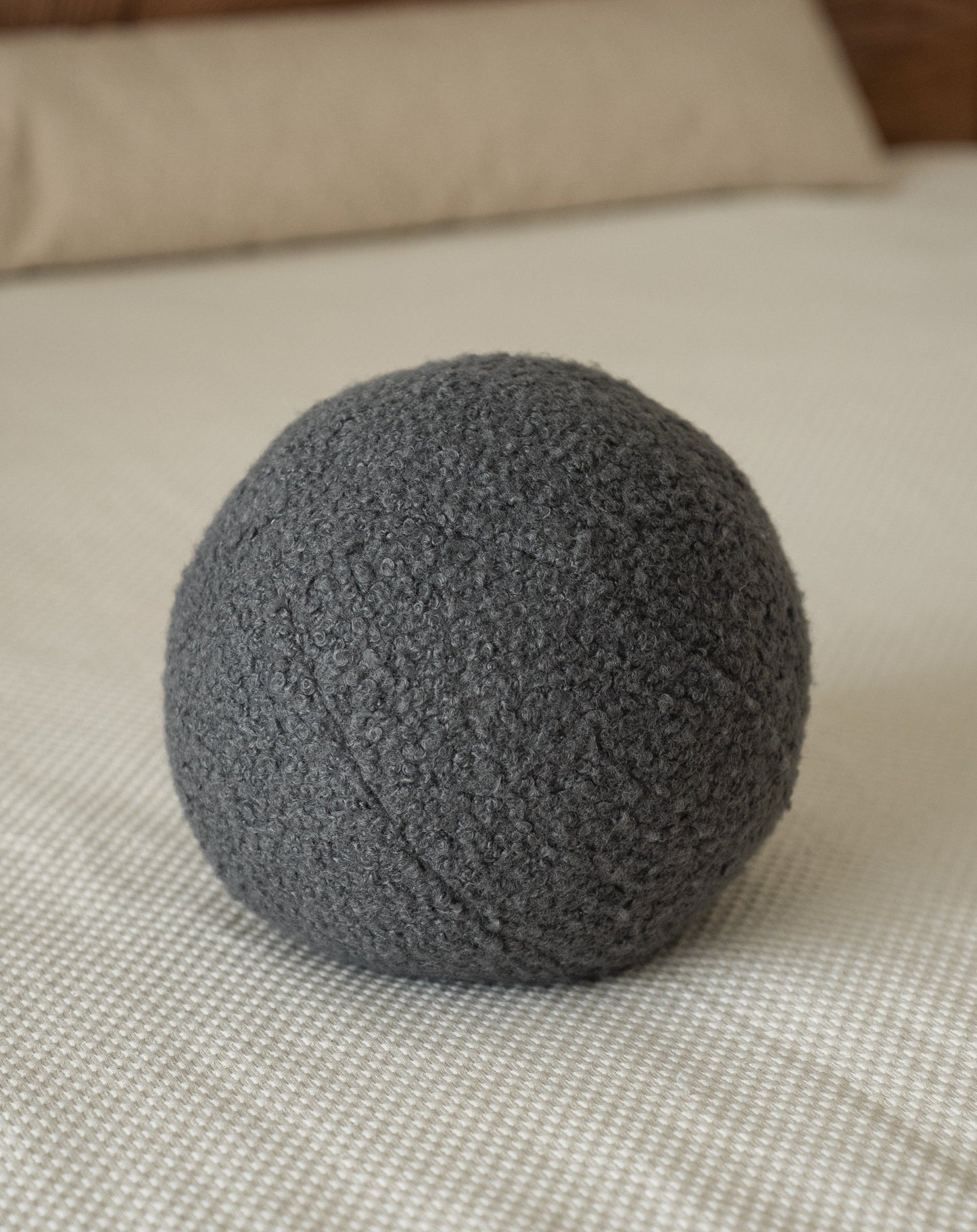 Boucle pillow Sphere