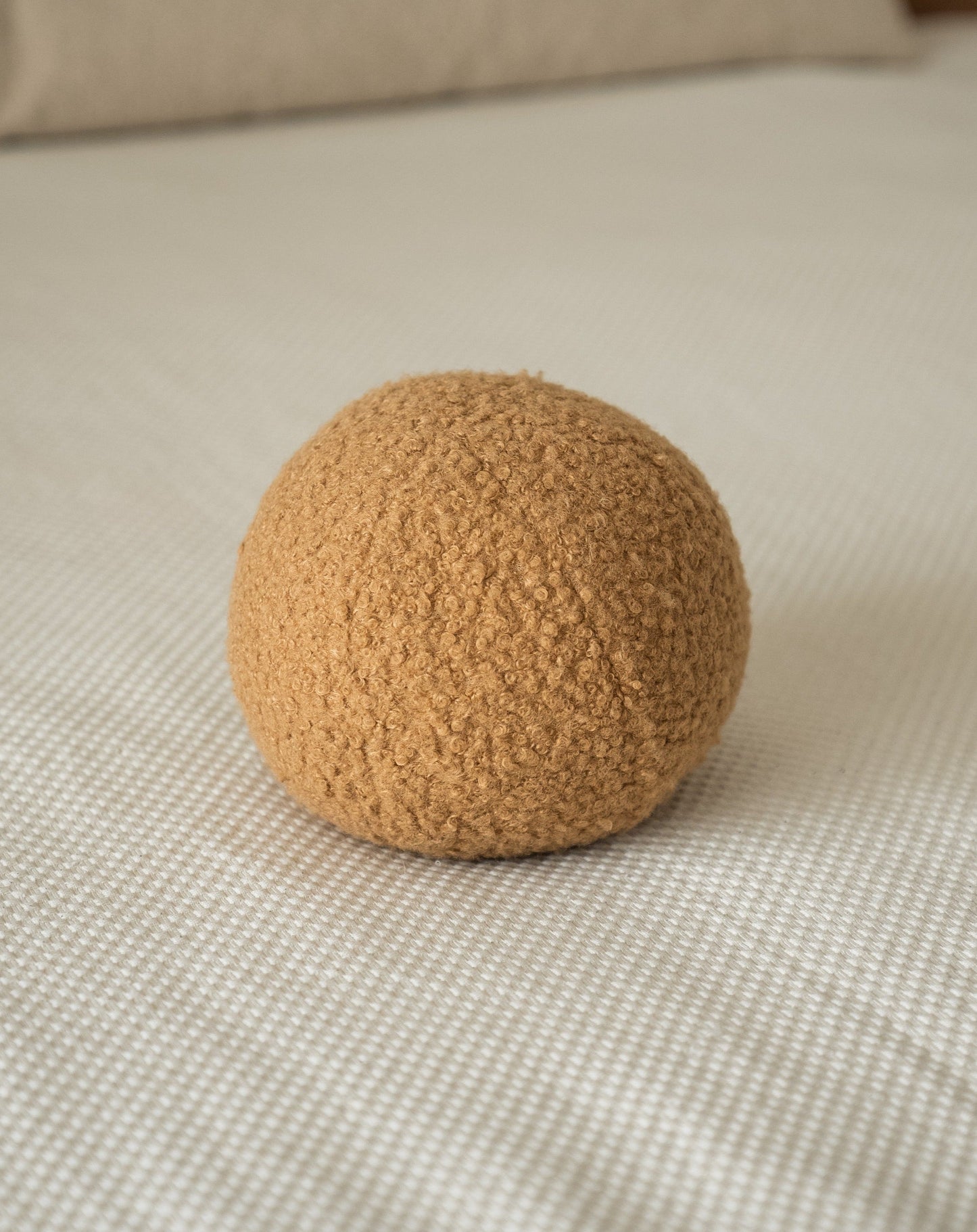 Boucle pillow Sphere