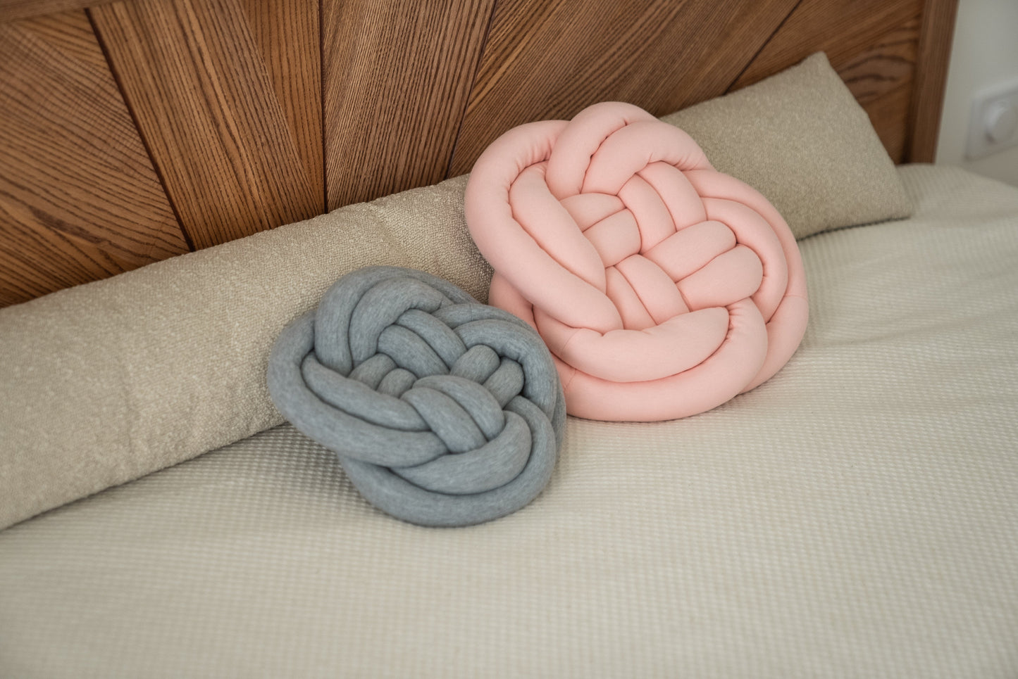 Knot pillow "Flower"