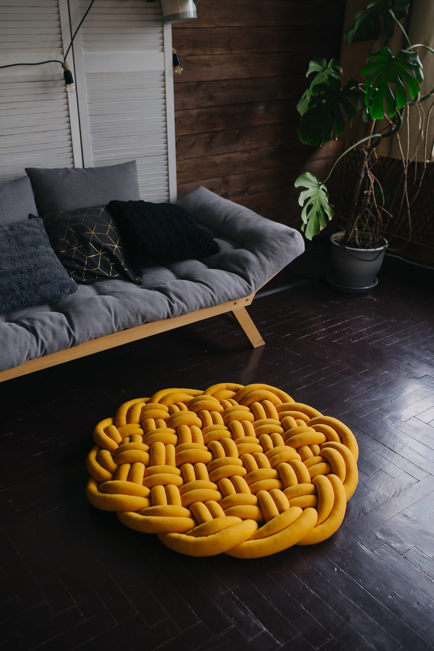 Braided round rug